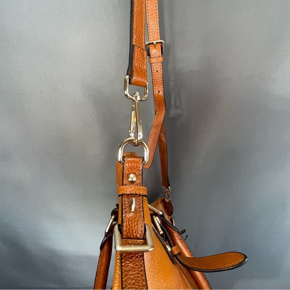 KATTEE large capacity shoulder bag with metal feet and buckle details - Picture 6 of 16